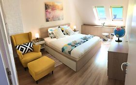 Unique Luxurious Jacuzzi Penthouse Duplex In City Center! 2 Baths! Free Parking!